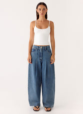 Zayn Pleated Denim Jeans - Light Wash Blue